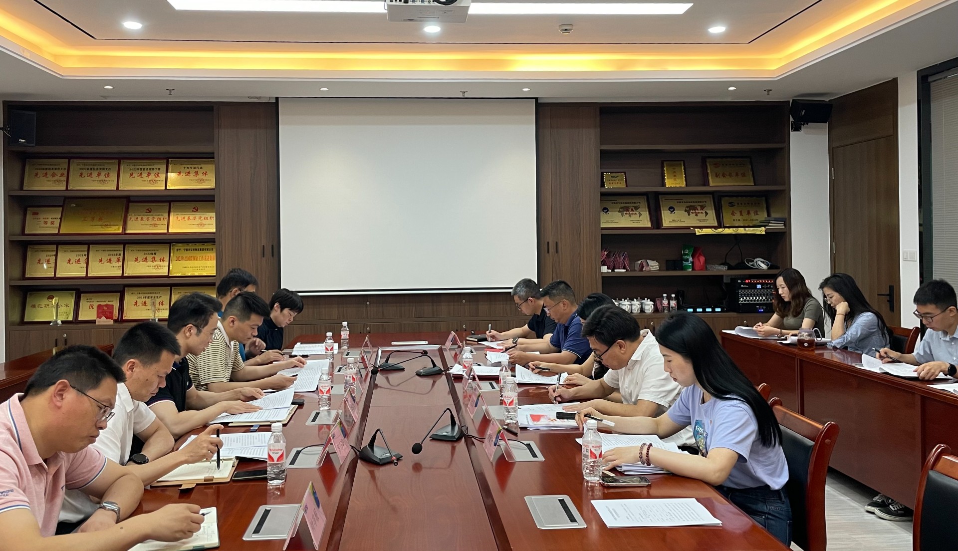 講黨性守黨規嚴黨紀——市交投集團領(lǐng)導赴市交投物流集團開(kāi)展聯(lián)系點(diǎn)工作，葉嵐清拍攝2.jpg