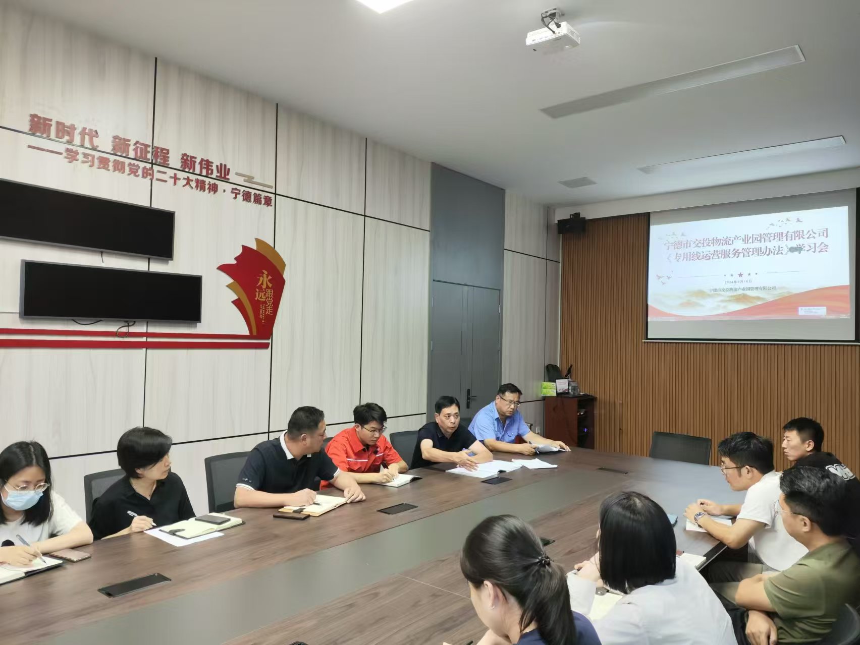 福州鐵路物流中心寧德鐵路物流營(yíng)業(yè)部領(lǐng)導深入寧德陸港開(kāi)展愛(ài)車(chē)宣傳活動(dòng)，張長(cháng)明拍攝.jpg